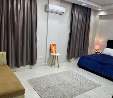 New Cairo House | غرفة مستر بحمام فى التجمع الخامس رجال فقط