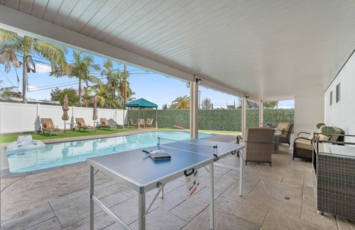 Winnetka House | ৎ୭ Los Angeles Glamour Home ৎ୭ Pool, Fire pit, games & more.