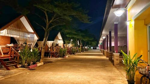 Suphan Buri Hotel | กินรี รีสอร์ท