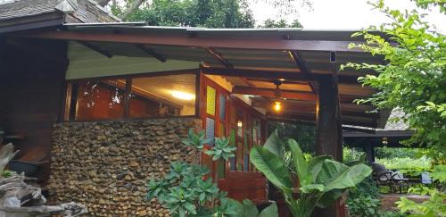 Lampang House | จำค่า ชาเลท์ บ้านพักสวนเกษตร (Jumka Chalet - Home and Farm Stay)