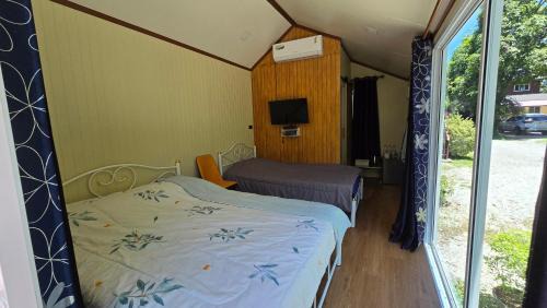 Kanchanaburi House | ชายเขาโฮมสเตย์