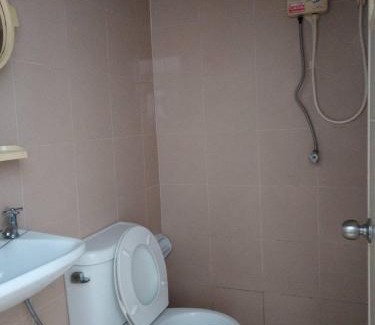 Khlong Thanon House | ที่พักนักเดินทาง ภู่ระหงษ์