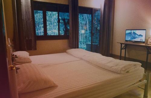Mae On Bed & Breakfast | บ้านต้นไม้ริมน้ำ