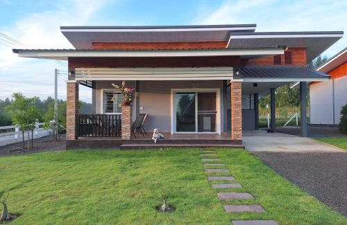 Suan Phueng House | บ้านน้ำผึ้งโฮมสเตย์