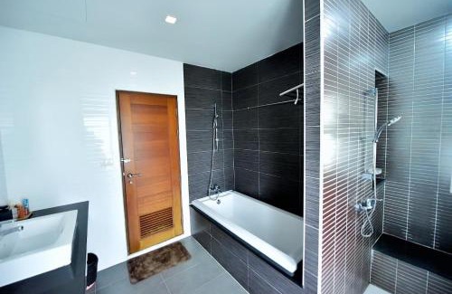 Bang Lamung Villa | บ้านลิน พูลวิลล่า พัทยา