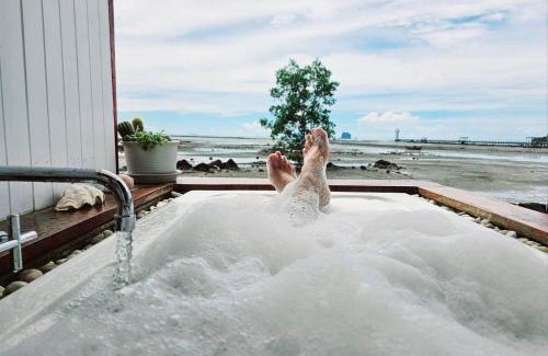 Ko Libong House | บ้านหัวเรือโฮมสเตย์เกาะลิบง Baan huaruea homestay