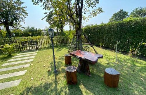 Takhli Hotel | บ้านเพลิน