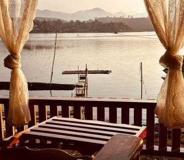 Sangkhla Buri Hotel | พาราไดซ์รีสอร์ต สังขละบุรี Paradise Resort at Sangkhlaburi