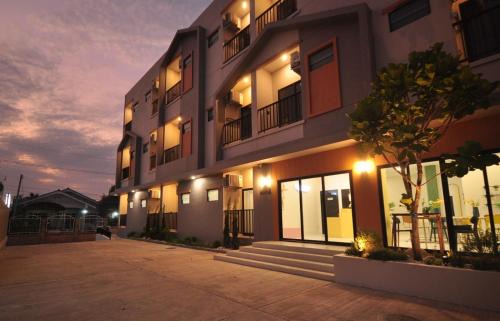 Lop Buri Apartment | เดอะมั้งกี้โฮเทลแอนด์เรสซิเดนซ์