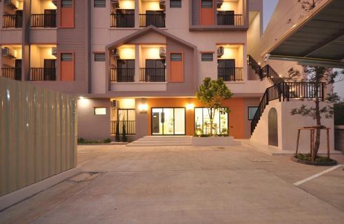 Lop Buri Apartment | เดอะมั้งกี้โฮเทลแอนด์เรสซิเดนซ์