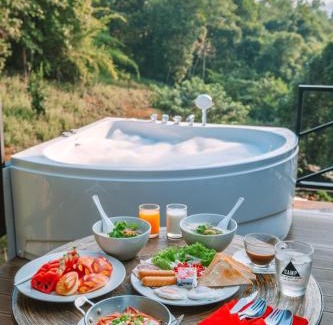 Mae On Resort | แคมป์ต๊ะต่อนยอน แม่กำปอง เชียงใหม่ CAMP Ta-Torn-Yorn Maekampong Chiang Mai