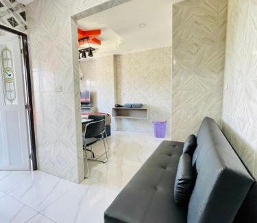 Phanat Nikhom Hotel | โรงแรมเรือนคุณเล็ก กานต์สินี