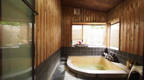 Kusatsu Onsen House | お湯掛け流し『草津温泉湯畑』徒歩圏内※温泉街を大勢で遊びたい & 癒されたい