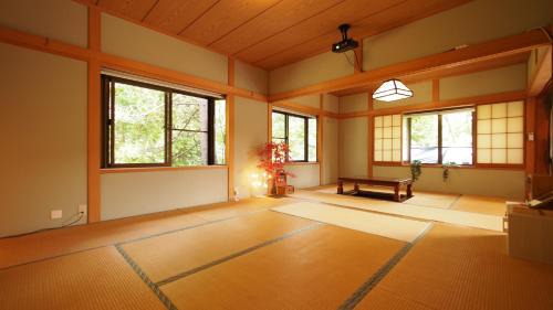 Kusatsu Onsen House | お湯掛け流し『草津温泉湯畑』徒歩圏内※温泉街を大勢で遊びたい & 癒されたい