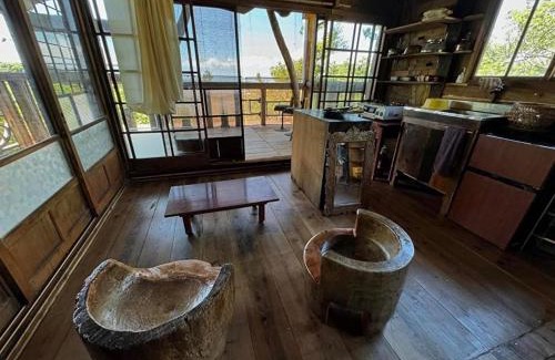 Sado Cabin | エシカルな島のリトリート宿 古道具と手仕事の宿ねまりや