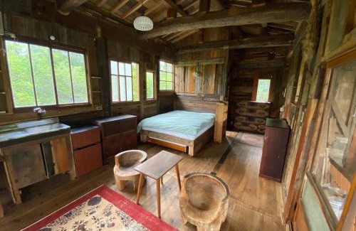 Sado Cabin | エシカルな島のリトリート宿 古道具と手仕事の宿ねまりや