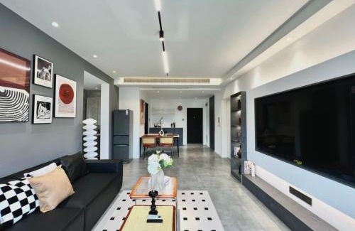 Huangpu Apartment | 上海外滩旁的二房公寓