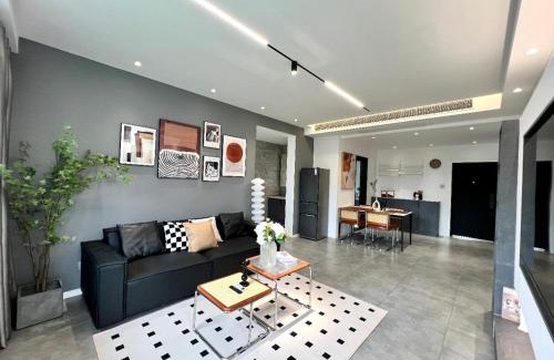 Huangpu Apartment | 上海外滩旁的二房公寓