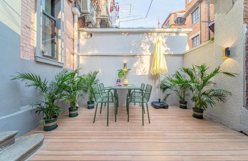 Downtown Shanghai Apartment | 上海小胖纸民宿-南京西路3店-桃之夭夭