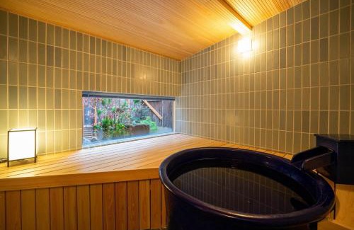 Gion Villa | 京と家 月の湯楓庭 -Kyotoya Tsukino Yu Fuutei-