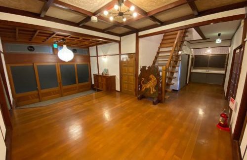 Katsuyama House | 勝山貸切民泊三つ子の魂 福井県立恐竜博物館まで車で10分 発坂駅から徒歩5分