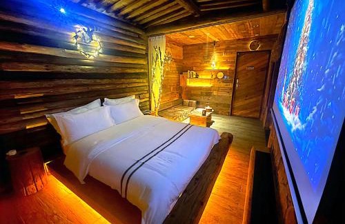 Chongqing University Town Ski Chalet | 哲帆民宿 大学城龙湖u城百年风化老木屋店