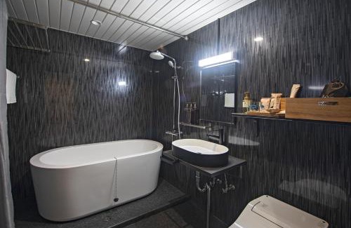 Minato Hotel | 大阪港浮絵ホテル