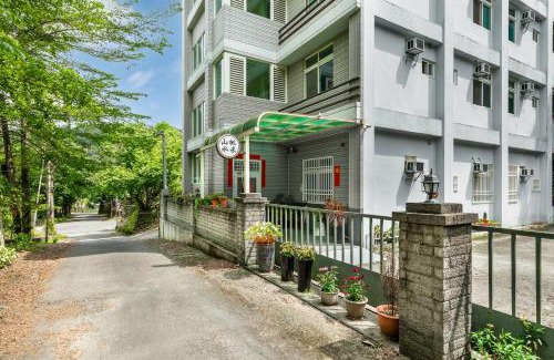 Puli House | 山水桃米旅店