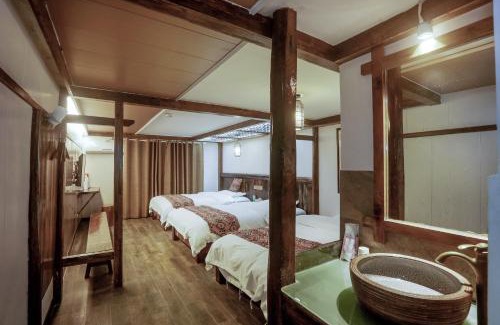 Wulingyuan House | 张家界畔山驿栈