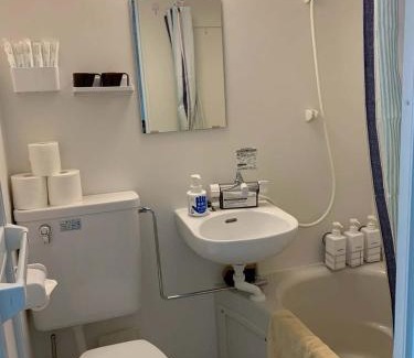 Shin-Osaka Apartment | 新大阪徒步30秒 Shinosaka Station 30s, Direct to Kansai Airport 關西空港直達, Shinkansen to Kyoto, Tokyo & Nagoya, Universal Studio 16 mins, Umeda 6 mins, Kyoto 25 mins, Early Check in