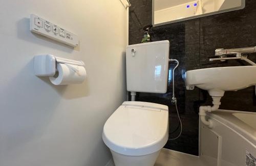 Kabukicho Apartment | 新宿 シングルルーム 複数ベッド、キッチン、ダイニングテーブル完備、短期、中期滞在に最適。