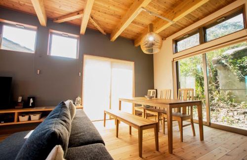 Yakushima Villa | 新築貸切 屋久島の地杉香る 完全貸切別荘 家族やグループでの利用にぴったり