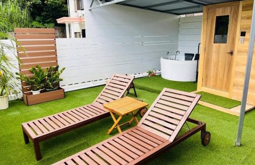 Higashionna House | 新規オープン サウナ BBQ ジャグジー付き 最大9名 無料駐車場4台 ビーチまで車で5分 SKY House