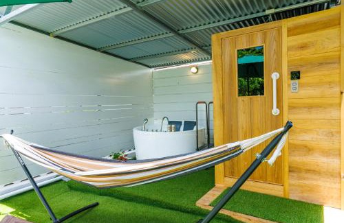 Higashionna House | 新規オープン サウナ BBQ ジャグジー付き 最大9名 無料駐車場4台 ビーチまで車で5分 SKY House