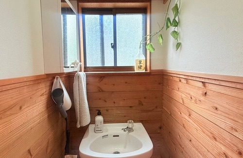 Kikai Island House | 昭和レトロな貸切平屋・赤連バナナハウス（喜界町）
