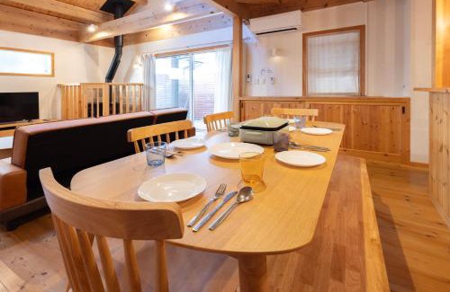 Chuo-ku House | 木のぬくもり溢れる貸切別荘 木翠