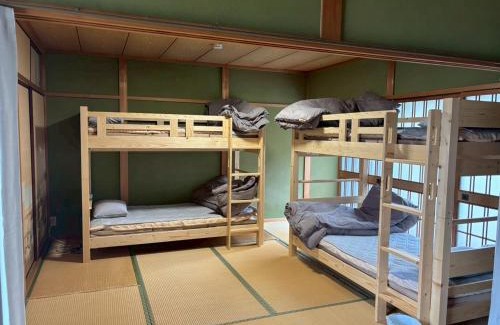 Hoshinooka House | 木の家ゲストハウス松山本館
