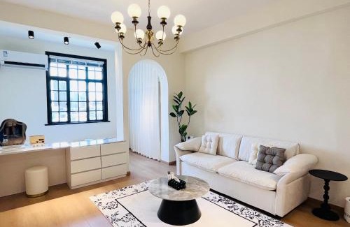 Shanghai Apartment | 梧舍壹号 外滩百年公寓B&B -Riverside Grace Suites on the bund and metro station