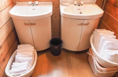 Nasu House | 森の中に佇むバンガロー 広大な屋根付きデッキでbbq 卓球 ハンモック