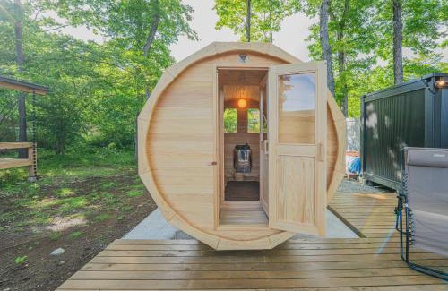 Nasu Apartment | 森deワーケなすっぽ 木の温もりとホテルライクな佇まい 森のバレルサウナ