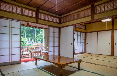 Tenkawa Hotel | 洞川温泉湯宿丸文