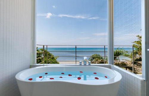 Tancha Resort | 海まで徒歩1分 沖縄でも珍しい絶景ホテル 贅沢プライベートビーチ付き ビーチルーム