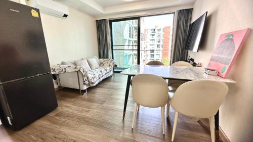 Chiang Mai Apartment | 清迈一号公寓泳池环绕