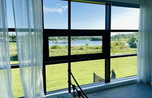 Belturbet House | 湖景度假屋Lakeview Vacation Home