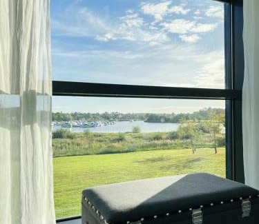 Belturbet House | 湖景度假屋Lakeview Vacation Home