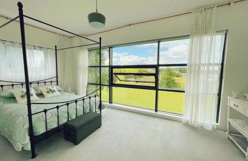 Belturbet House | 湖景度假屋Lakeview Vacation Home