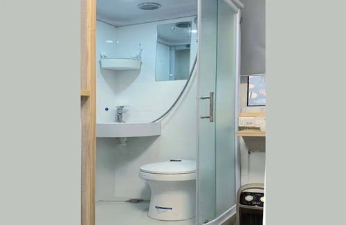 Huaihai Road Commercial Area Apartment | 近常熟路地铁站300米｜静安寺商圈