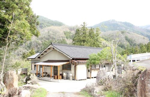 Yusuhara-cho House | 遊子川ゲストハウス コッコロん