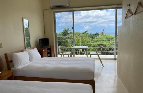 Ishigaki Cabin | 青の洞窟 'Blue in Green' 青の洞窟が目の前のコテージ! Ocean view & 満天の星! 広々セミダブルベッド