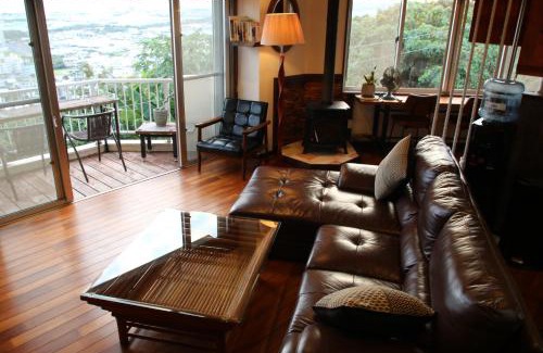 Uezu Bed & Breakfast | 風ばーばーHouse Valhalla